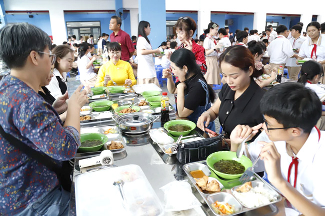 Đáp ứng số lượng suất ăn lớn trong thời gian ngắn