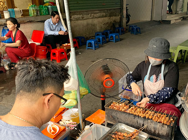 Kết hợp nướng và phục vụ trong cùng một điểm bán