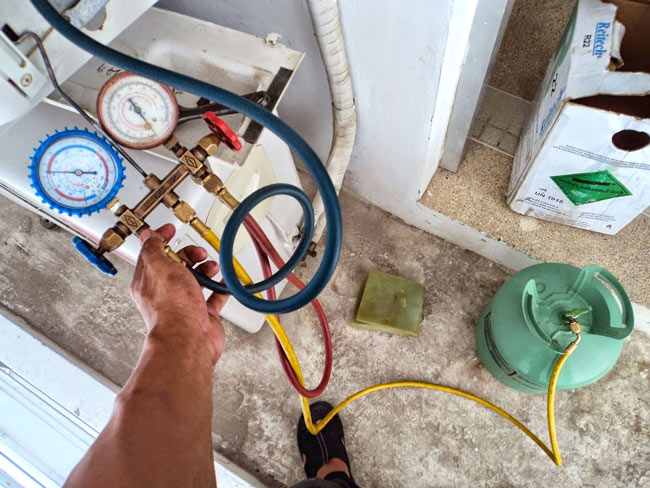 Tủ mát không lạnh do thiếu gas, nghẹt cáp hoặc hỏng linh kiện